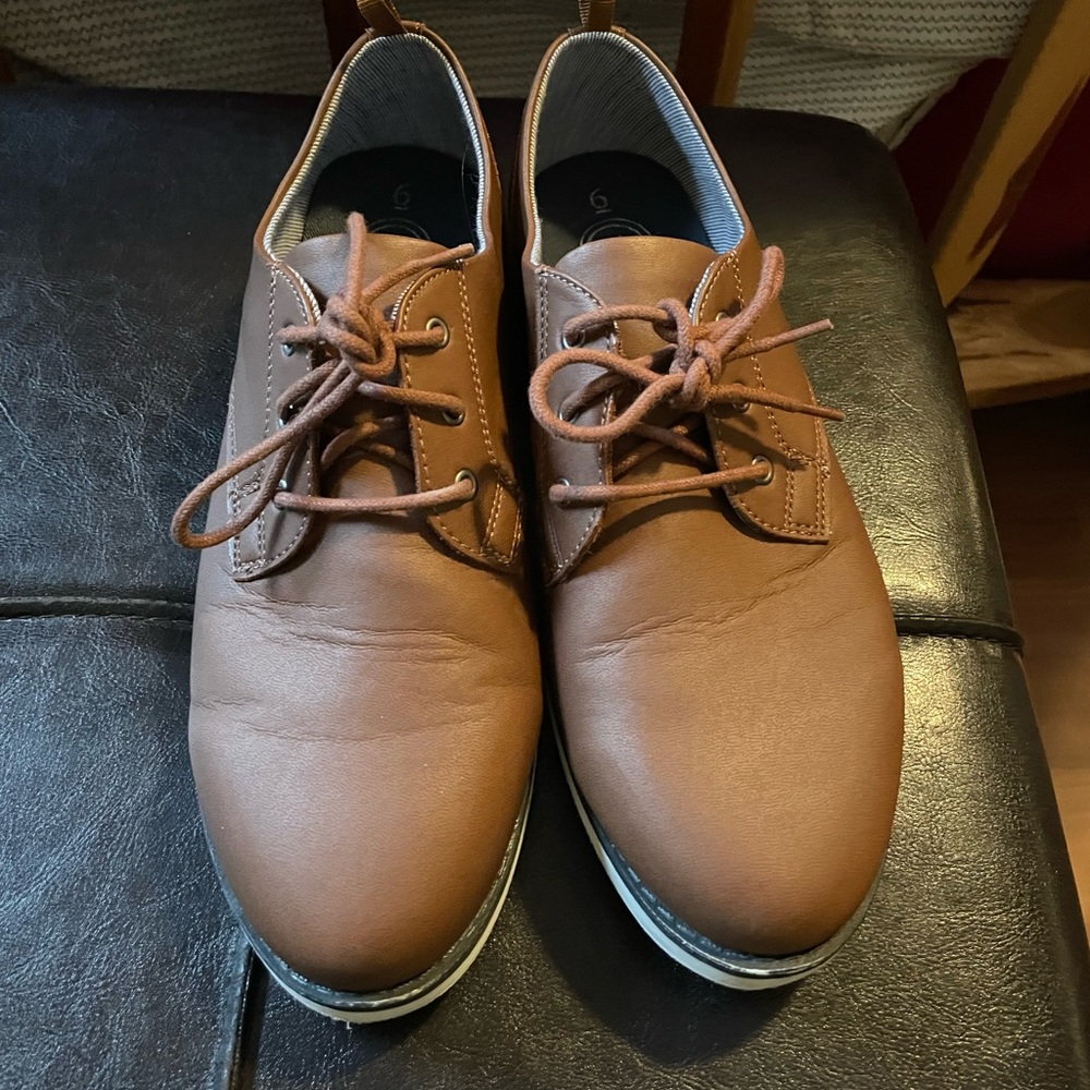Boys size 6 brown dress shoes